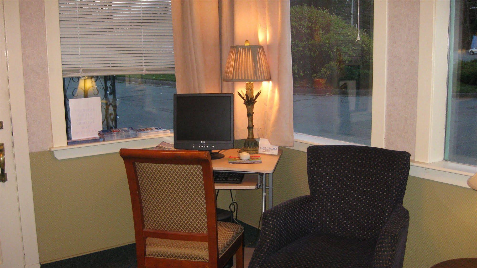 Esquire Motel