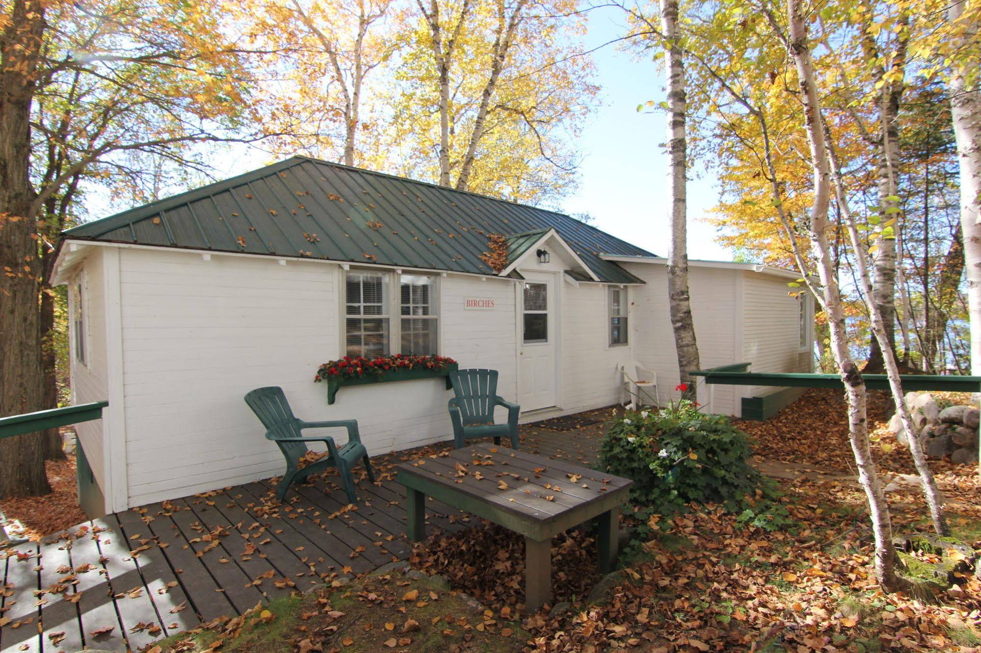 Birch Cliff Lodge on Baptiste Lake