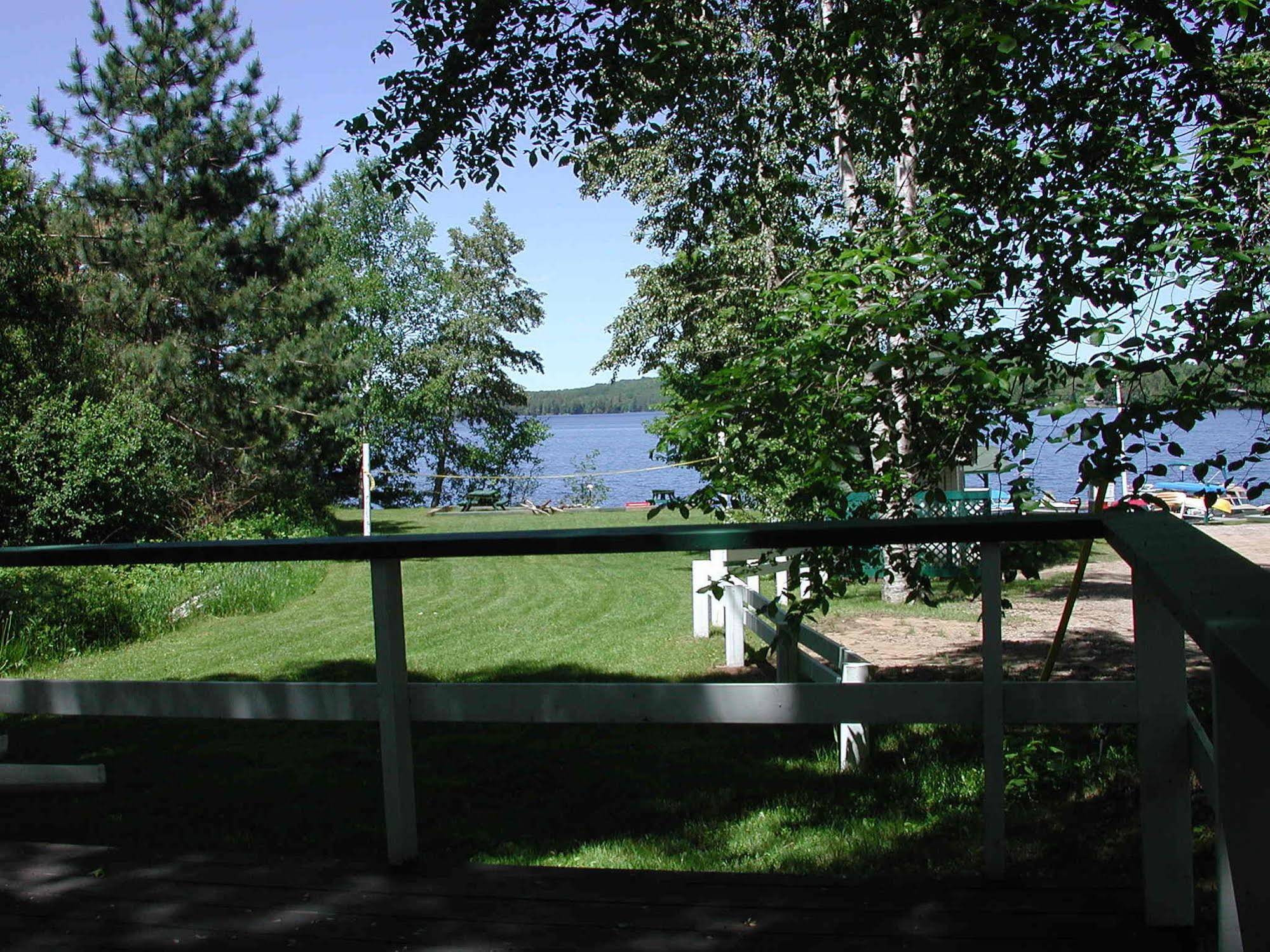 Birch Cliff Lodge on Baptiste Lake