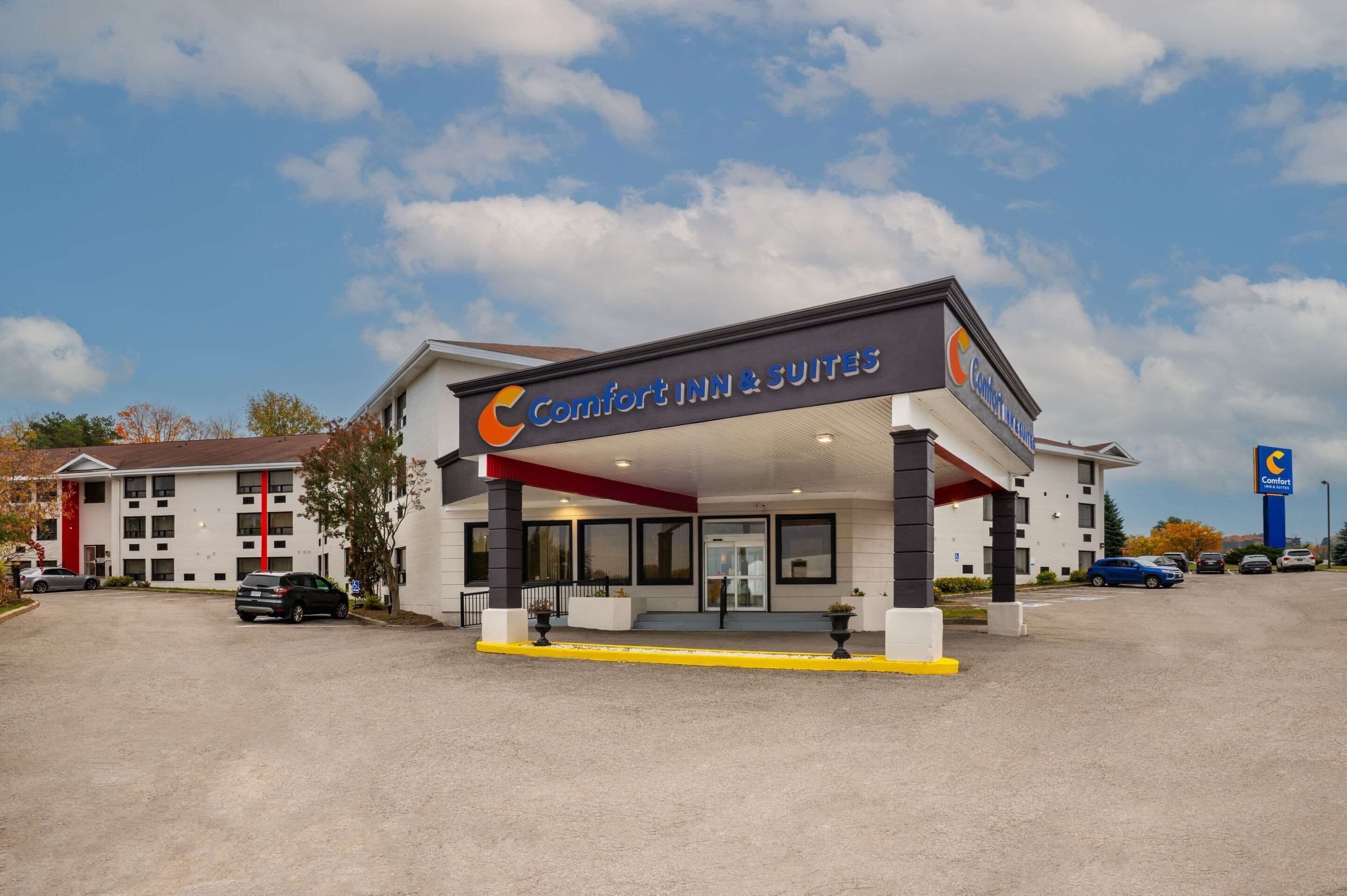 Comfort Inn & Suites Barrie / Essa Road