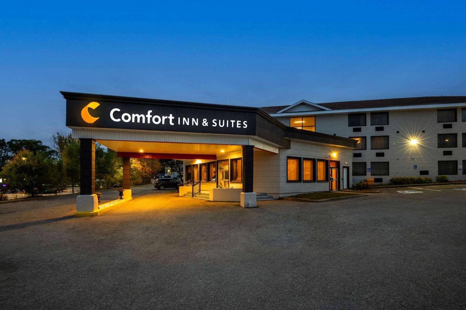 Comfort Inn & Suites Barrie / Essa Road