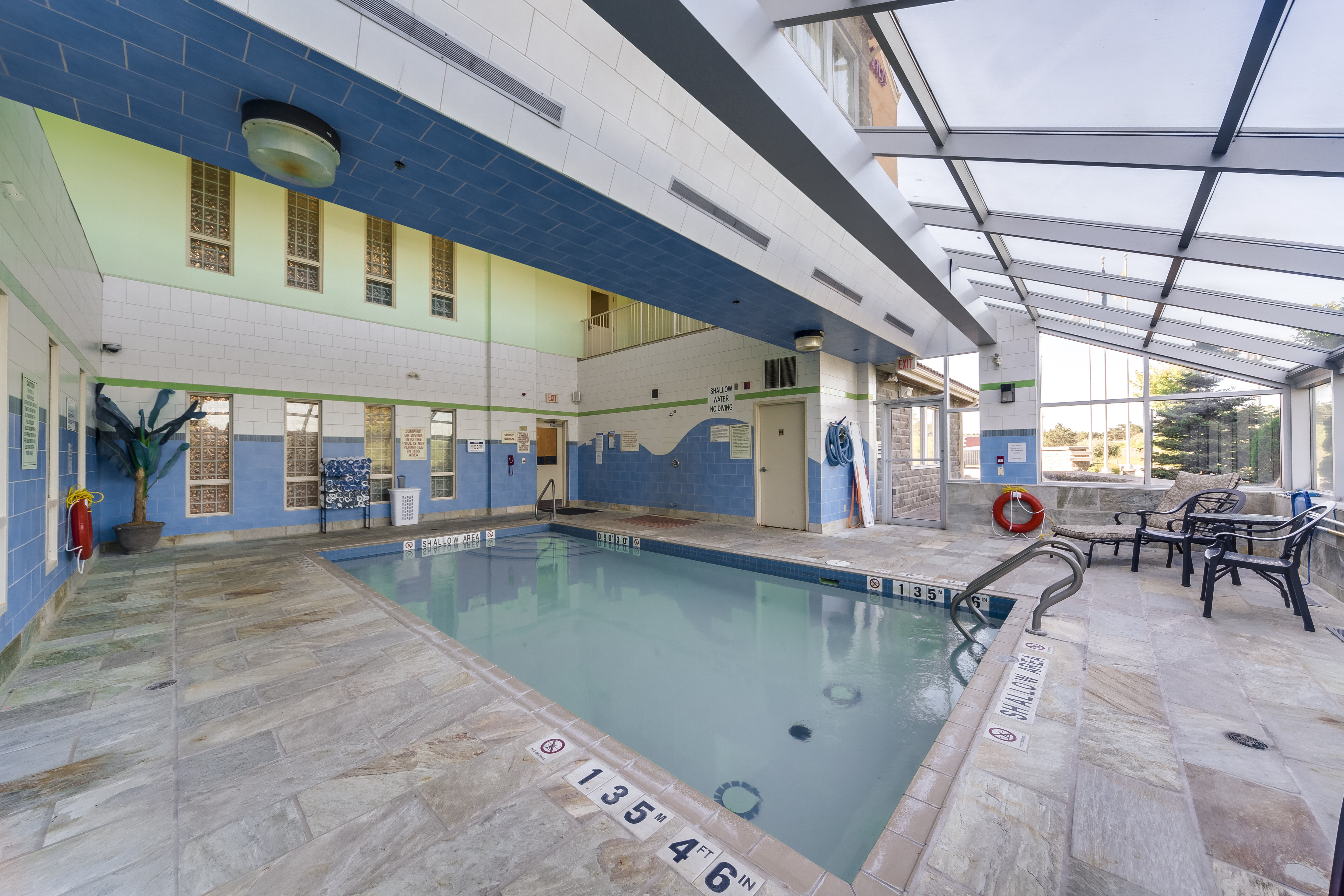 Monte Carlo Inn - Barrie Suites