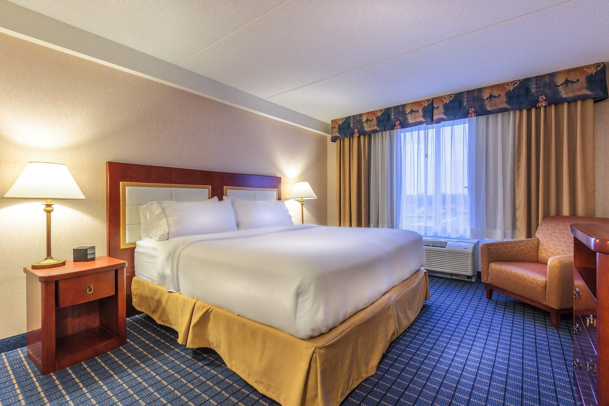Holiday Inn Express & Suites Belleville