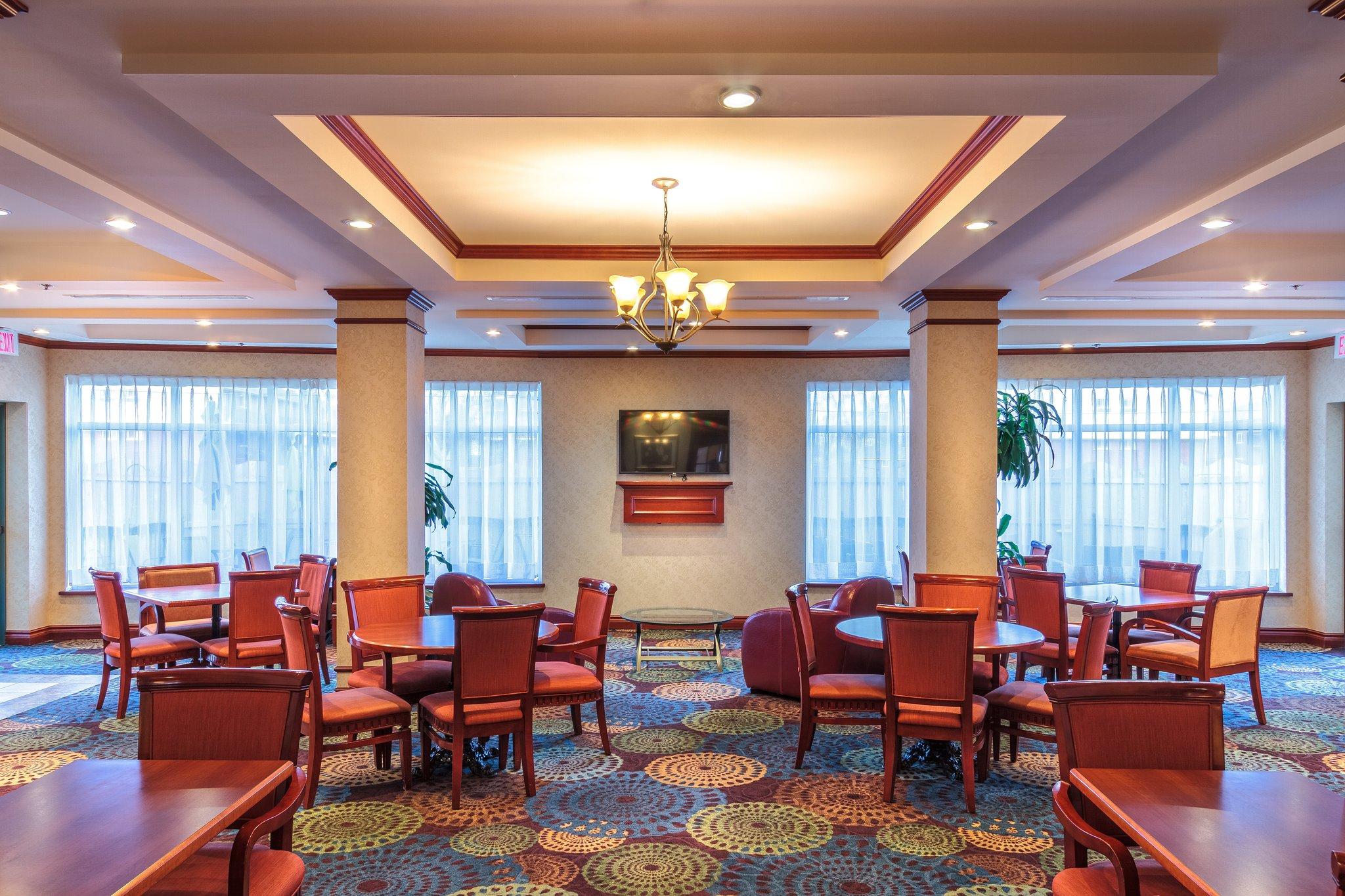 Holiday Inn Express & Suites Belleville