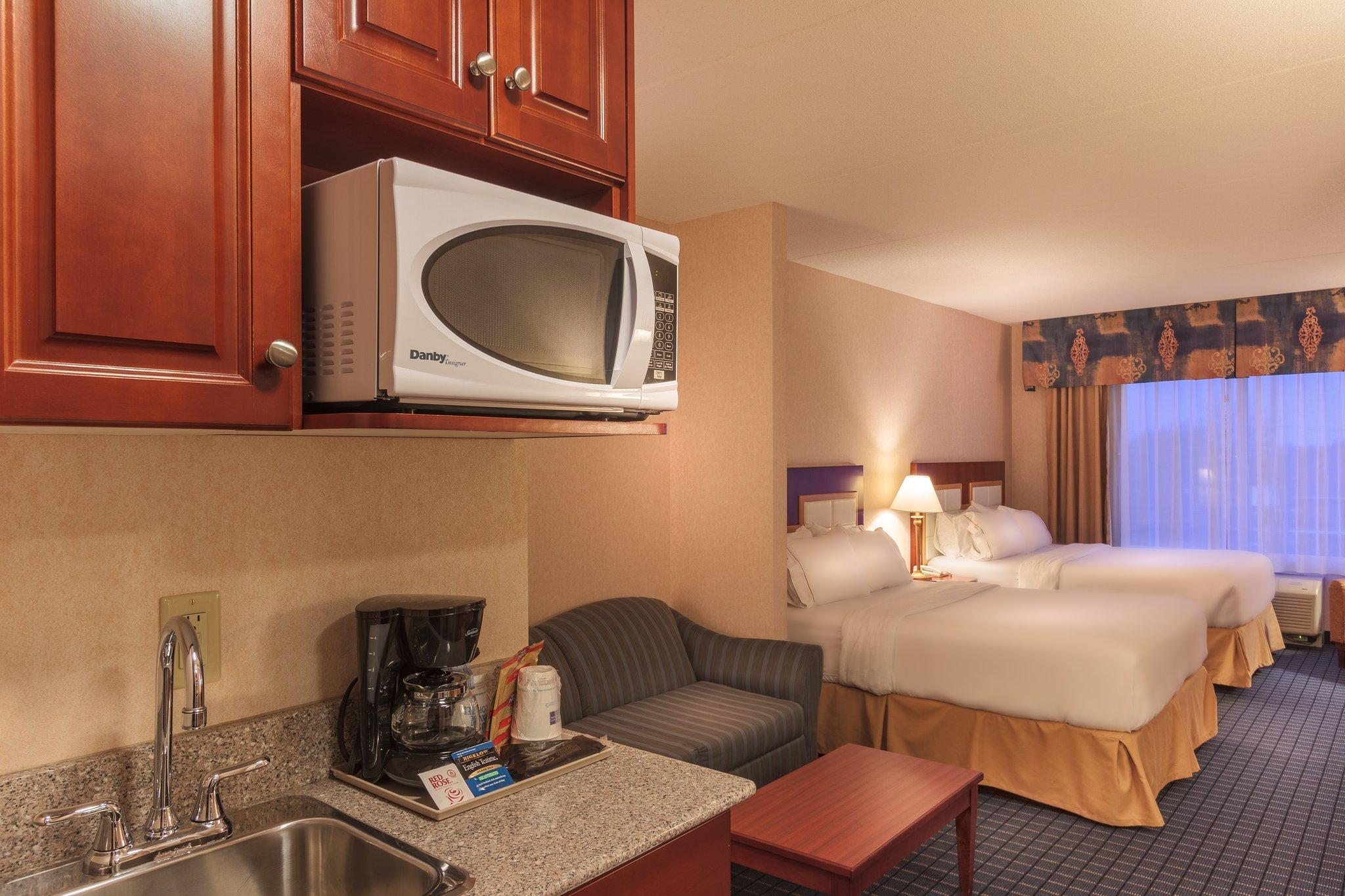Holiday Inn Express & Suites Belleville