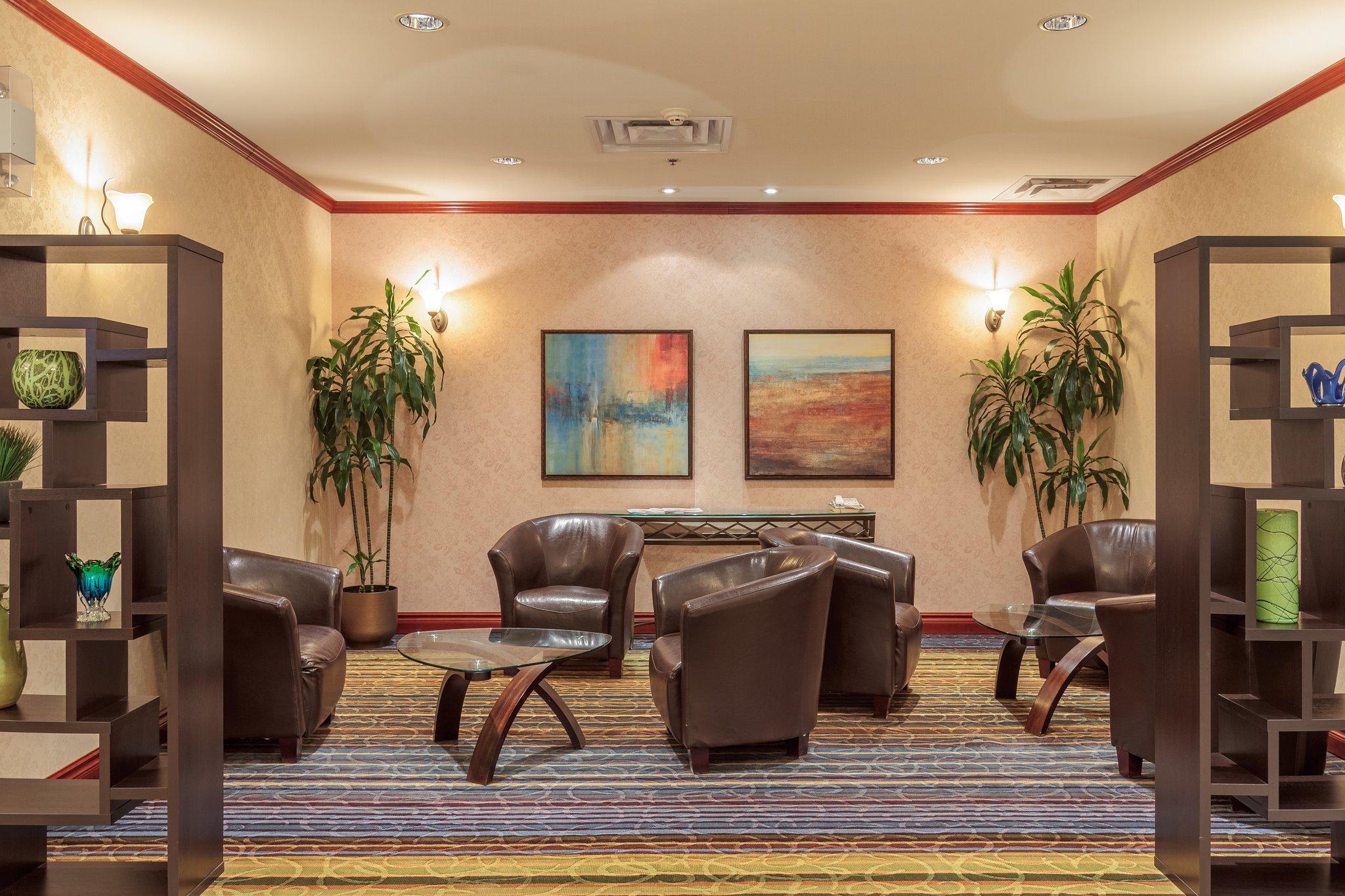 Holiday Inn Express & Suites Belleville