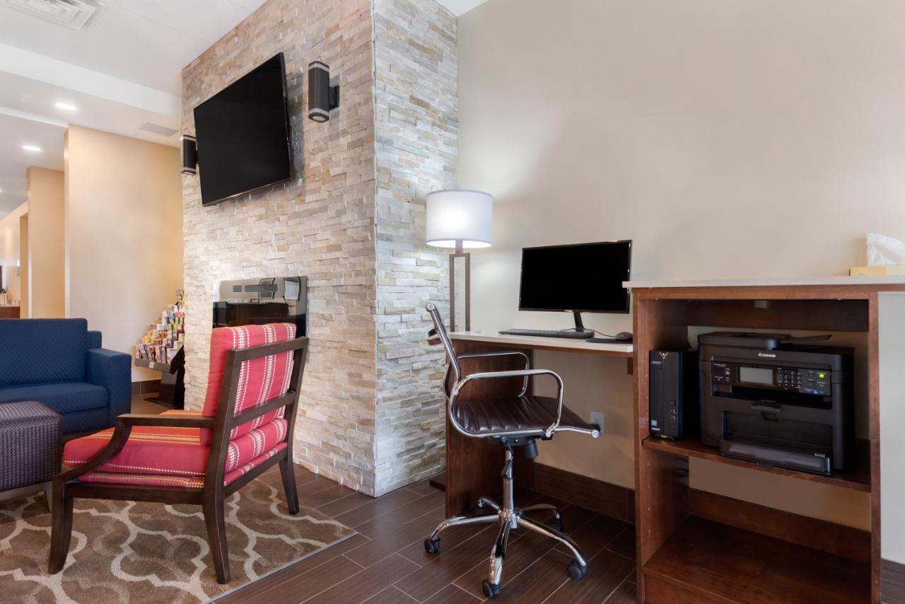 Comfort Inn & Suites