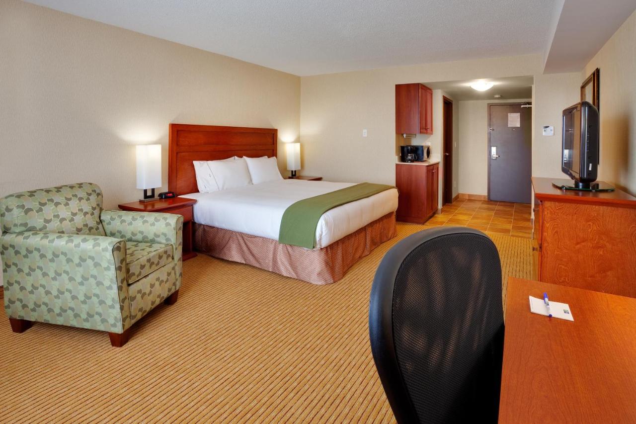 Holiday Inn Express Hotel & Suites Clarington Bowmanville