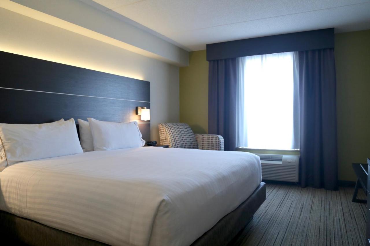 Holiday Inn Express & Suites Brampton