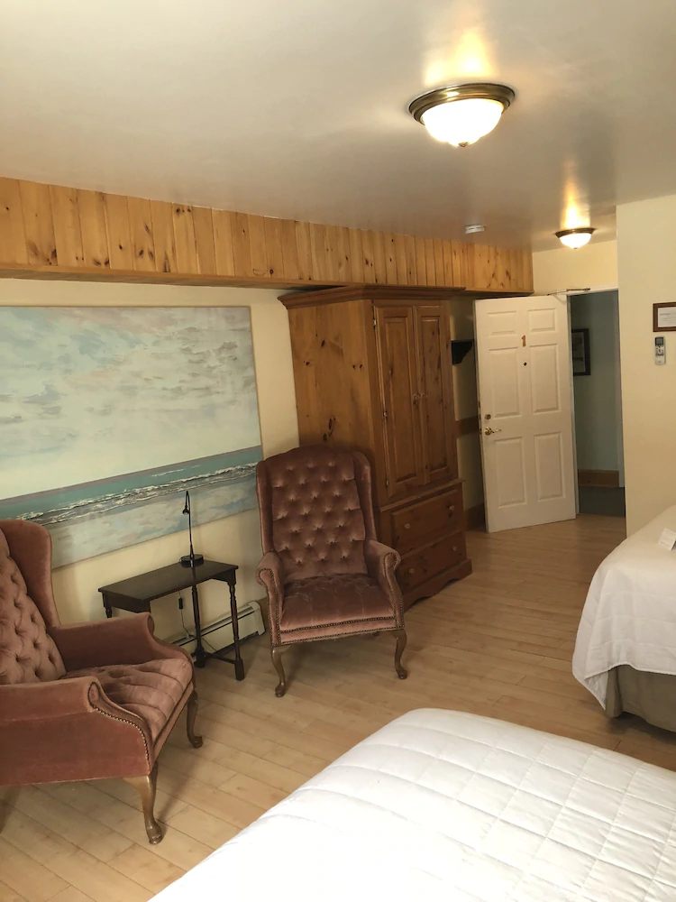 Timber House Country Inn Resort