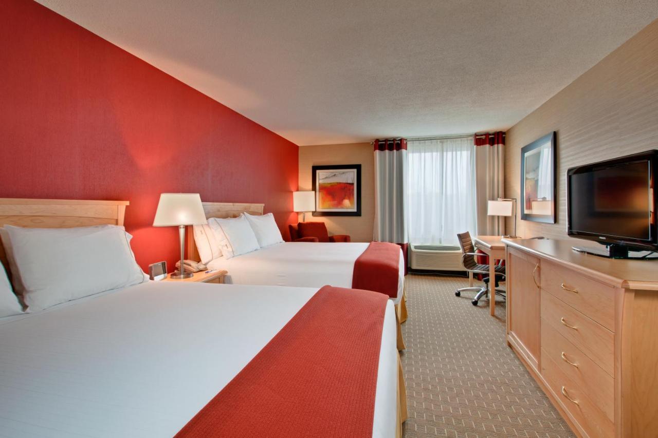 Holiday Inn Express & Suites Chatham South