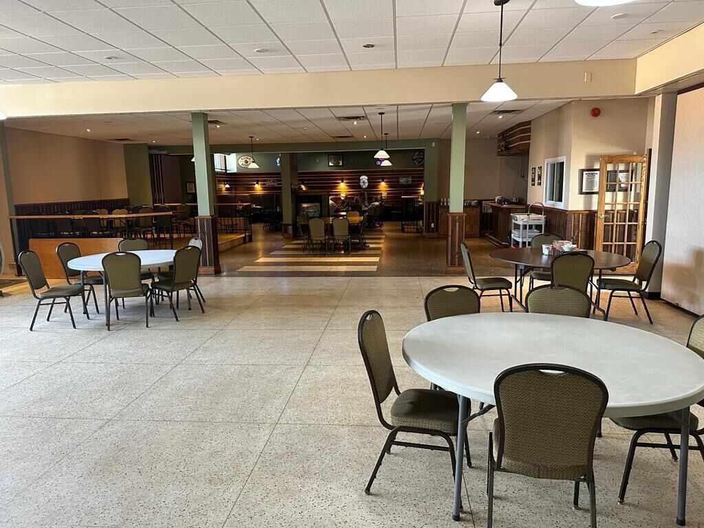 Bears Den Lounge And Motel