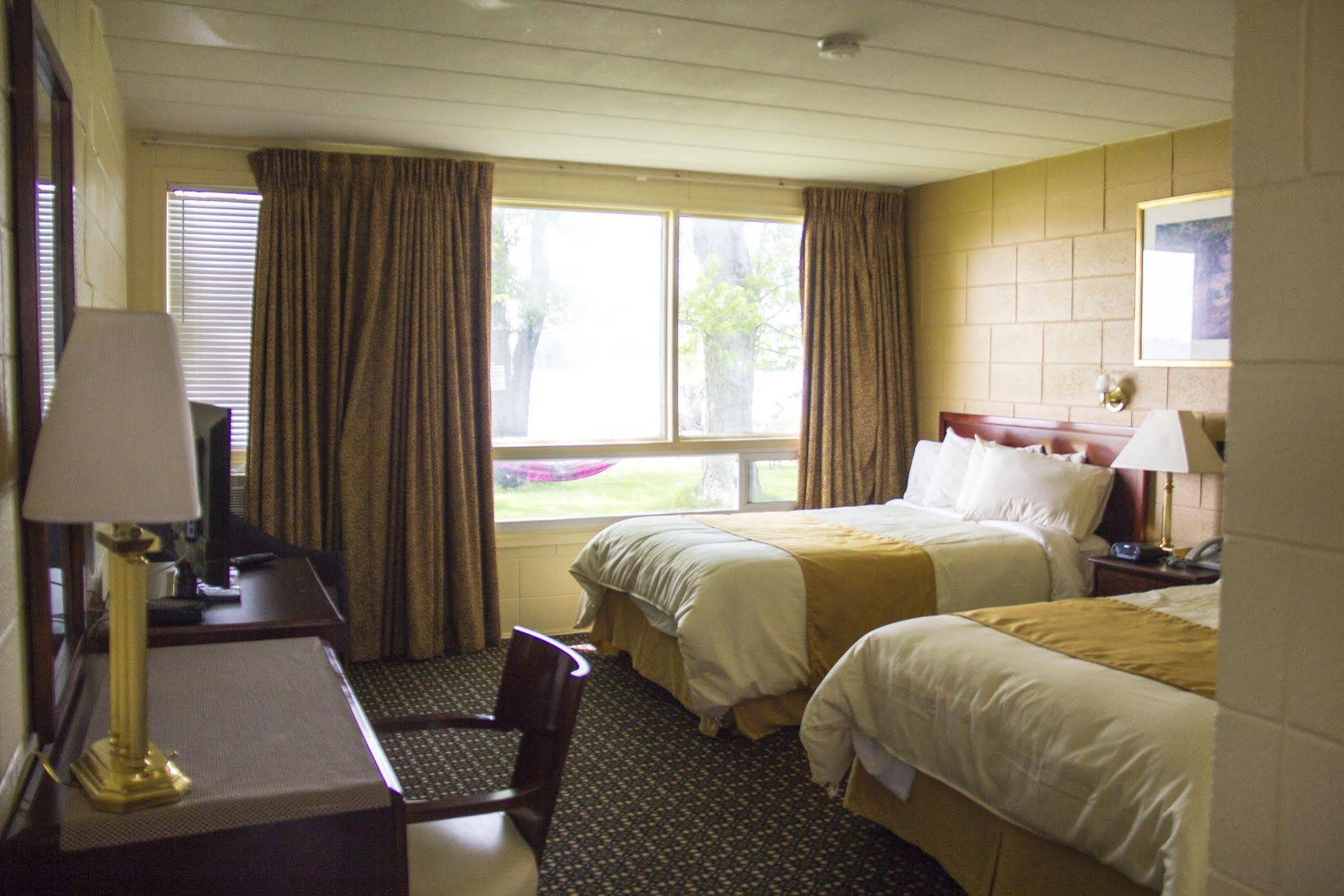 Riverview Motel