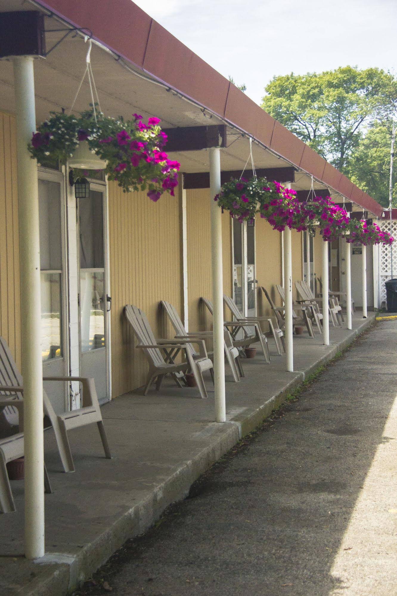 Riverview Motel