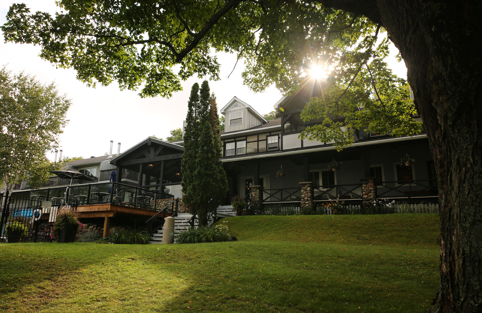 Sir Sam's Inn