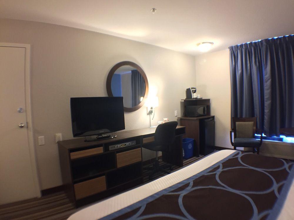 Super 8 by Wyndham Fort Frances