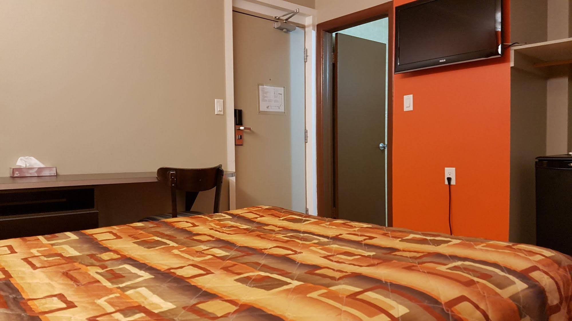 Budget Inn 2000