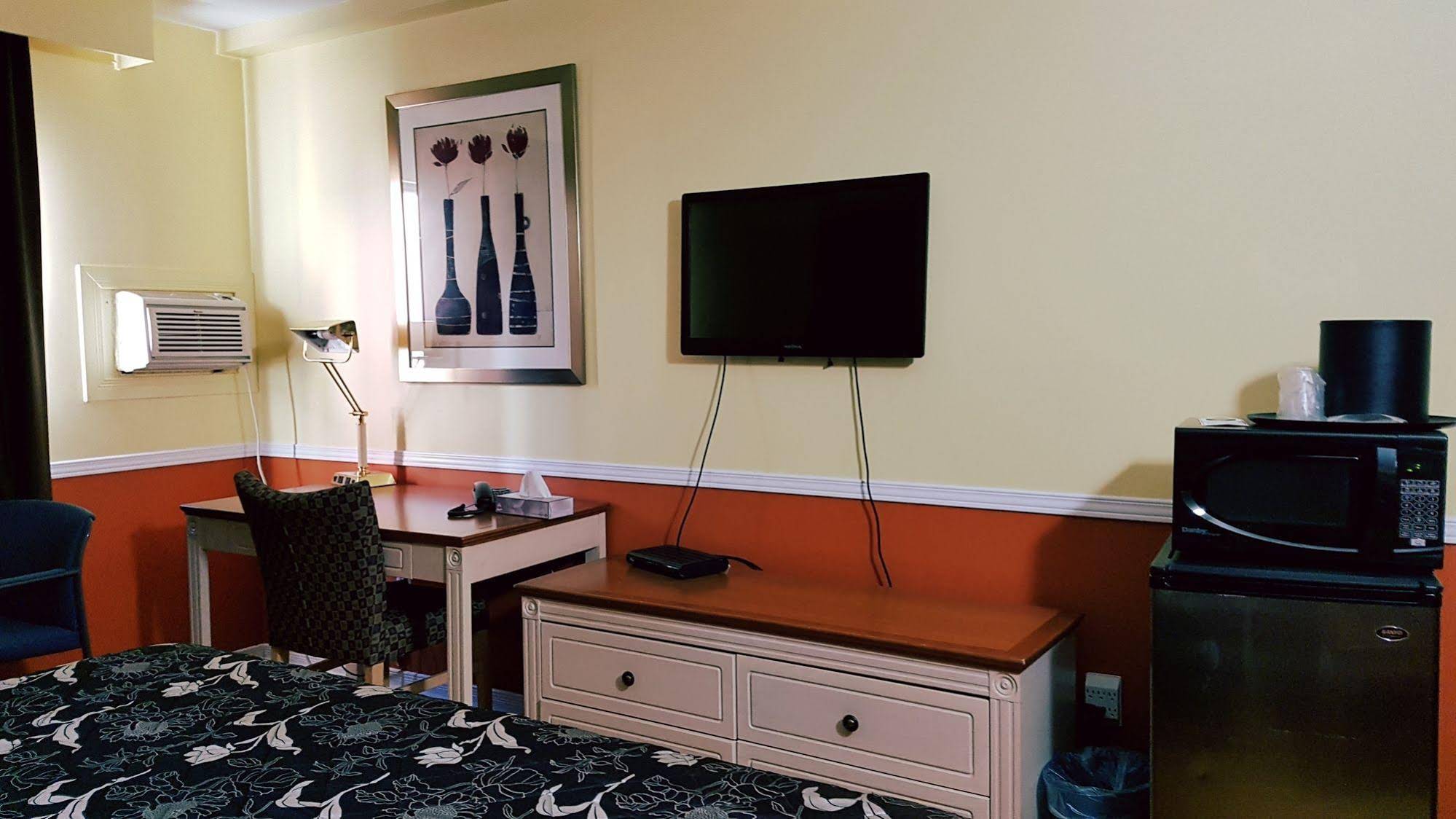 Budget Inn 2000