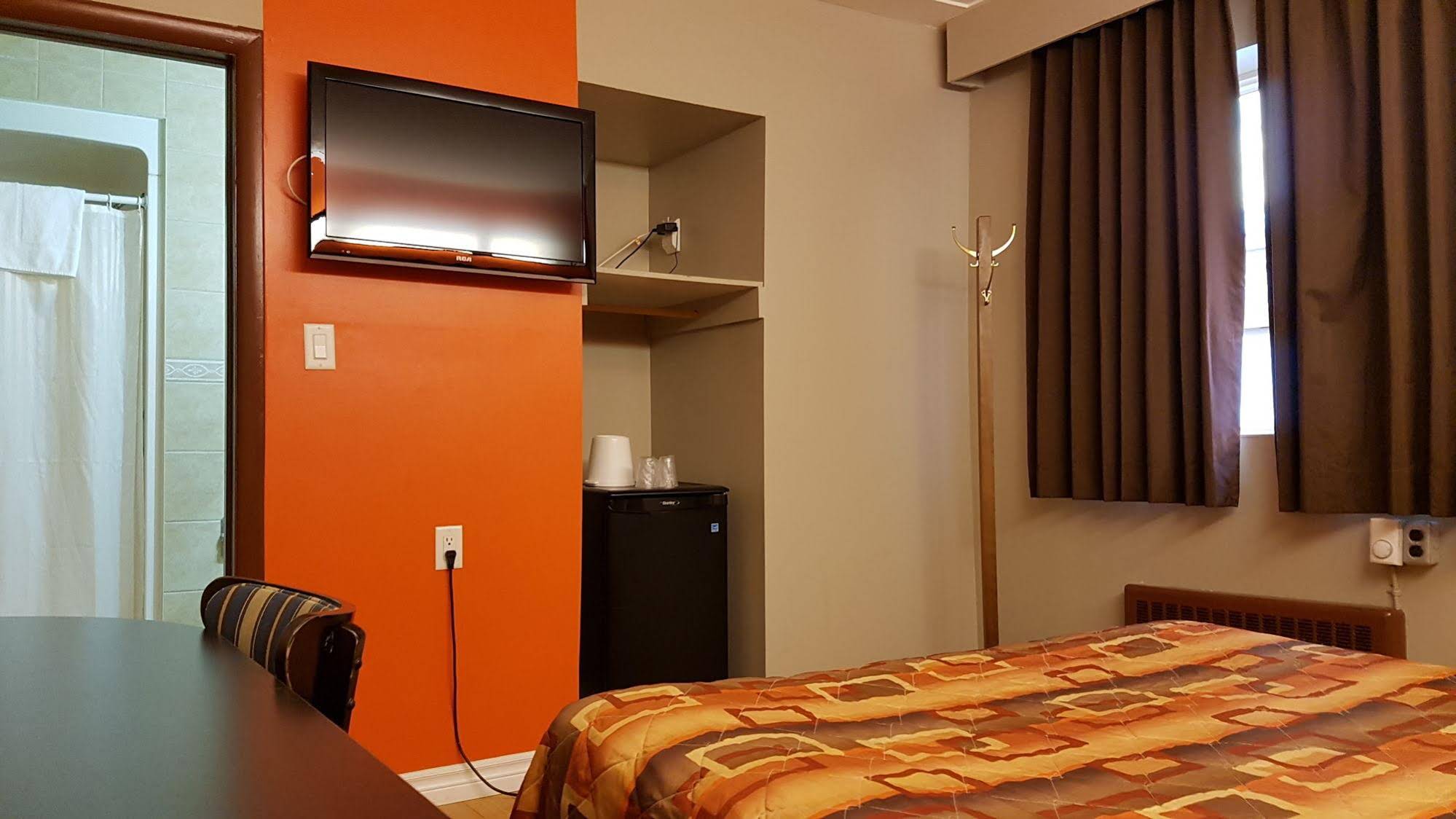 Budget Inn 2000