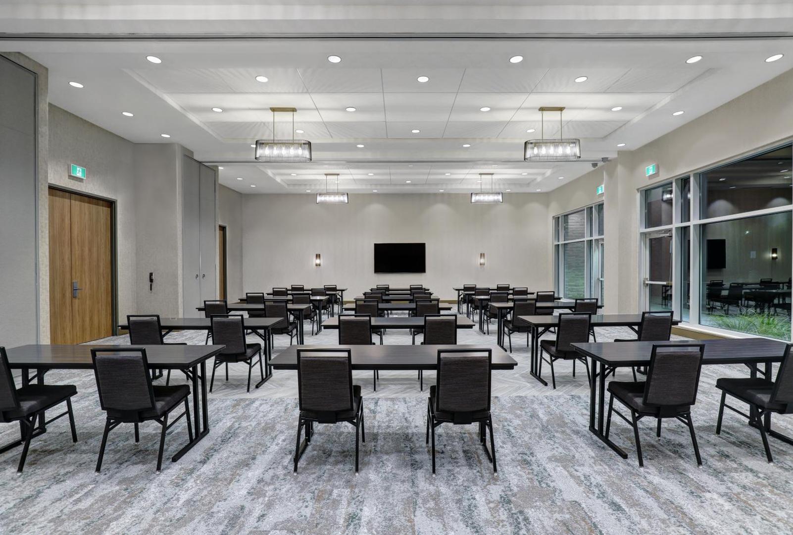 Holiday Inn Express Kingston West
