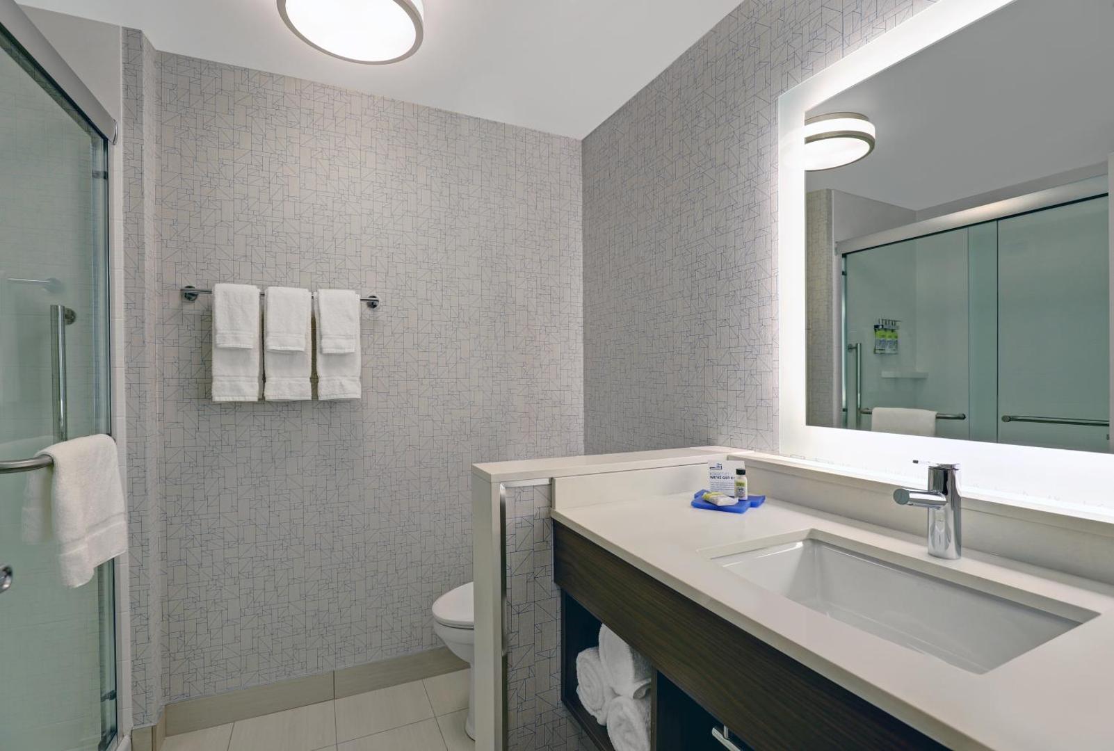 Holiday Inn Express Kingston West