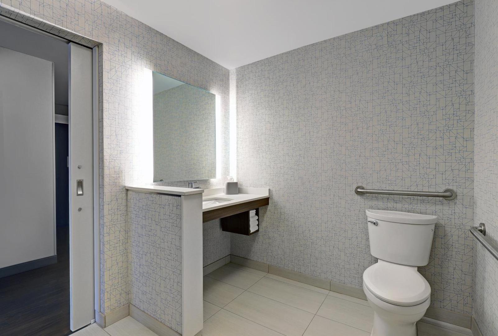 Holiday Inn Express Kingston West