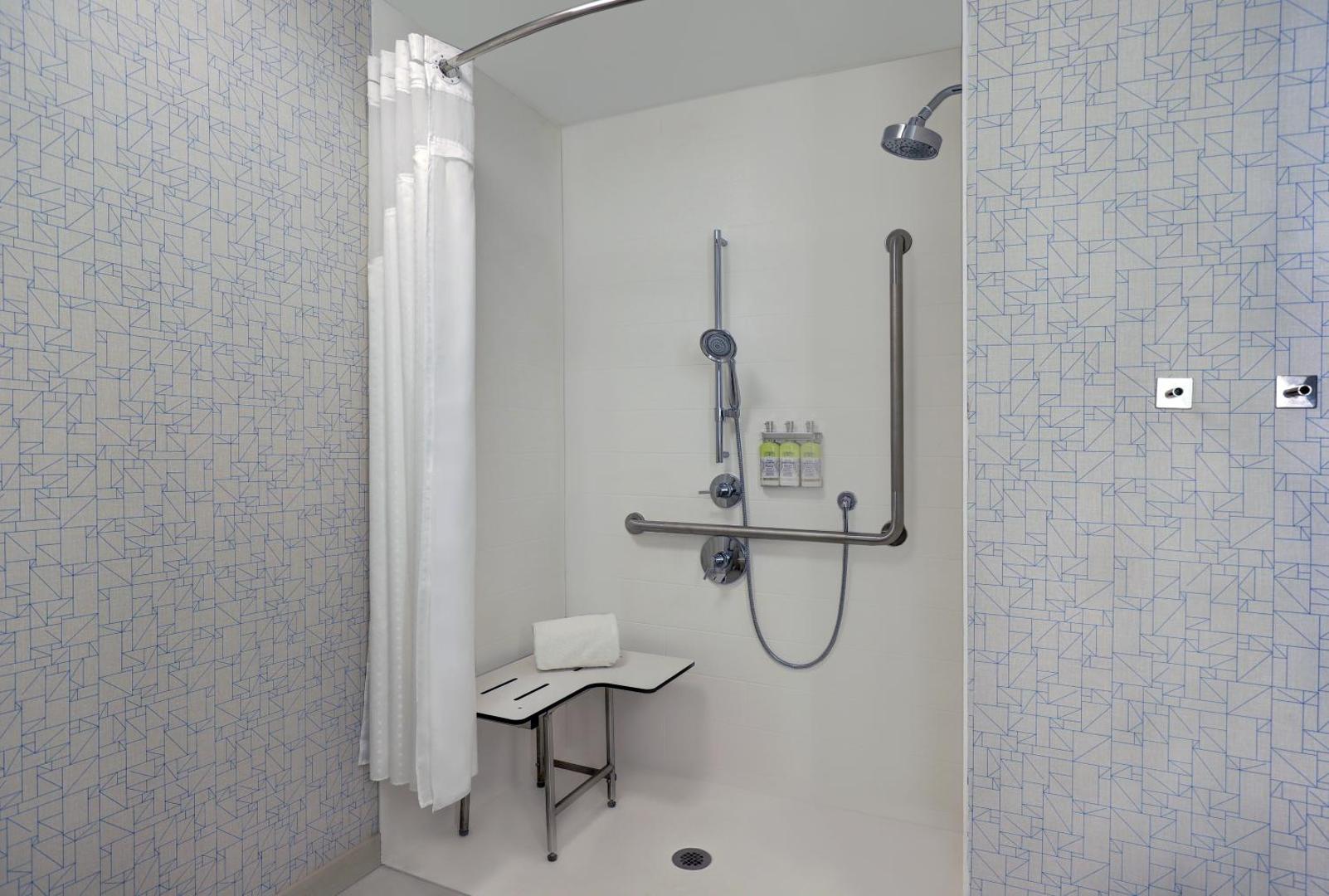 Holiday Inn Express Kingston West