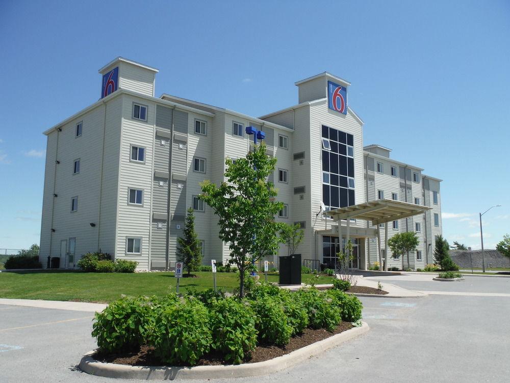 Motel 6 Kingston