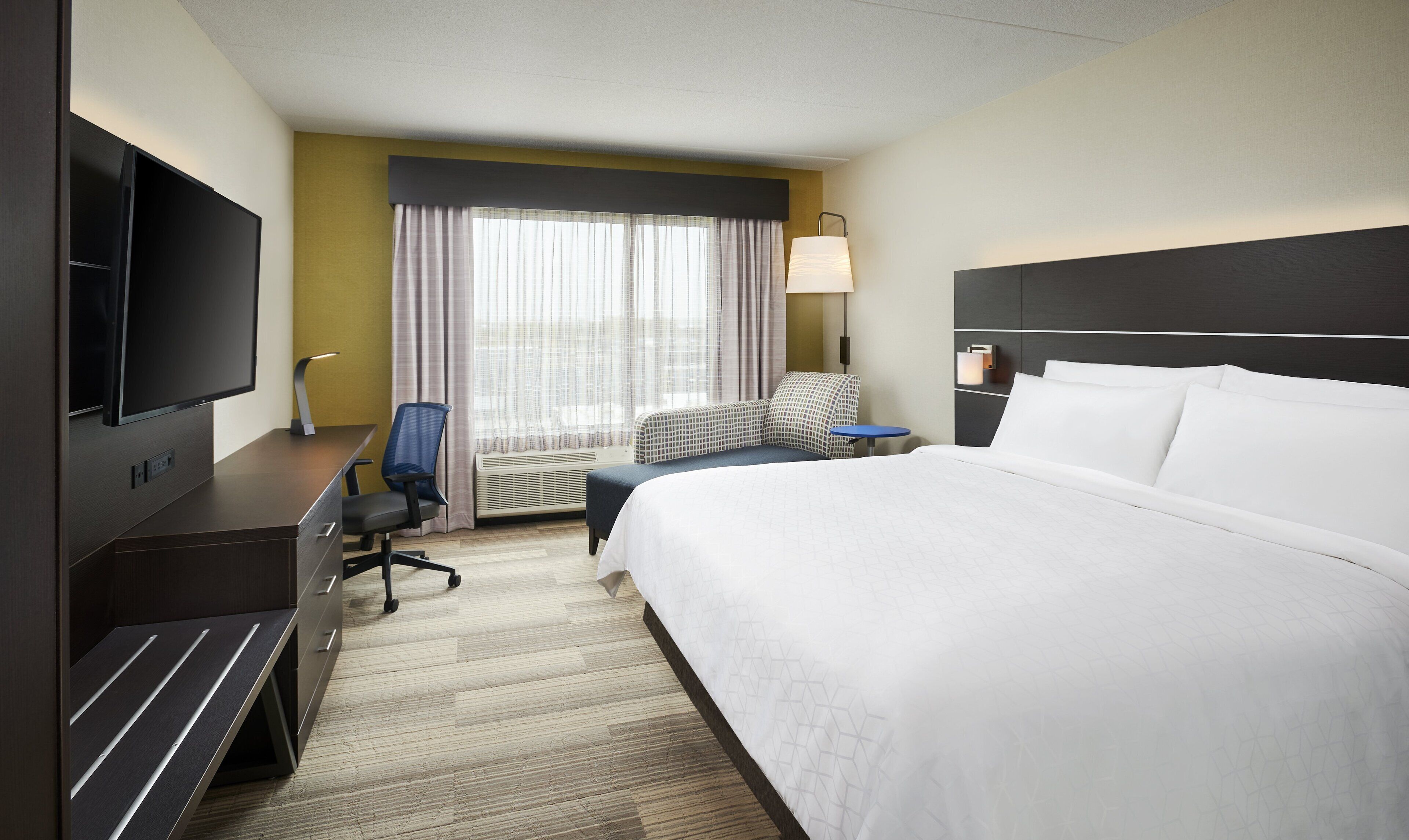 Holiday Inn Express & Suites Windsor East – Lakeshore