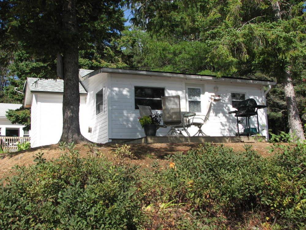 White Pine Cottages on Lake St. Peter