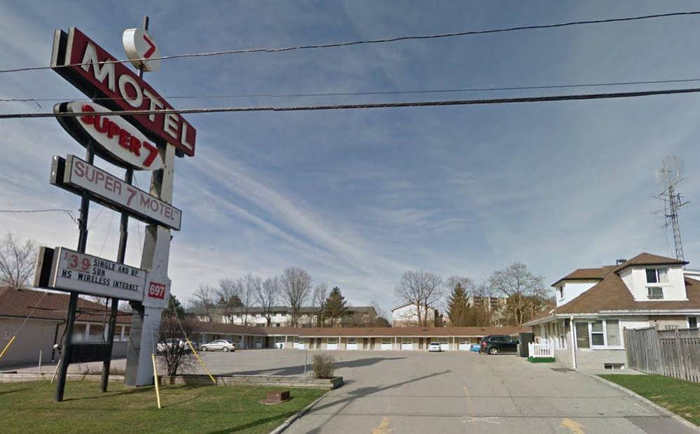 Super 7 Motel
