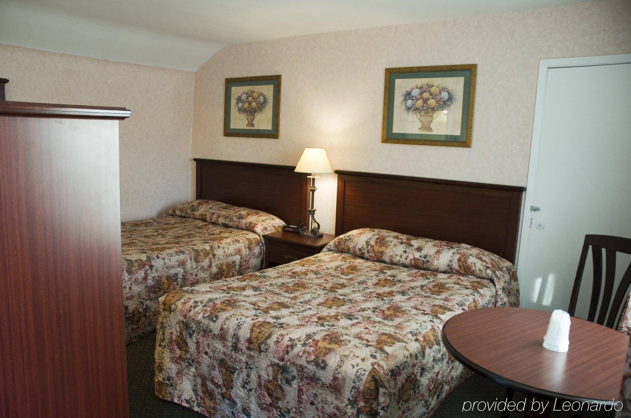 Super 7 Motel