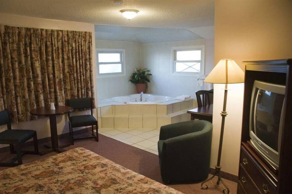 Super 7 Motel