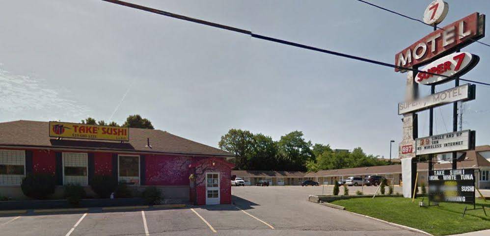 Super 7 Motel