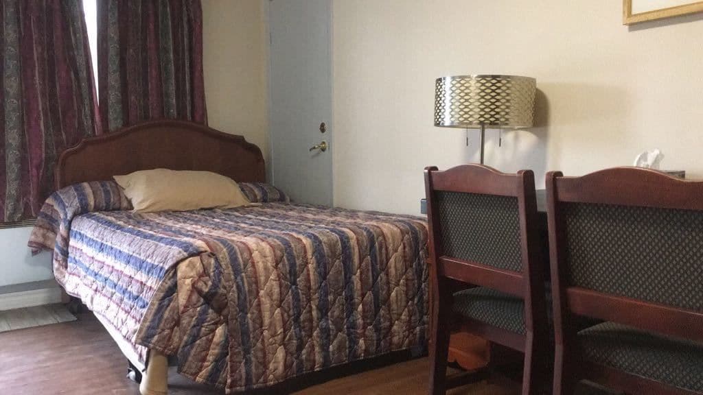 Colonial Inn Motel