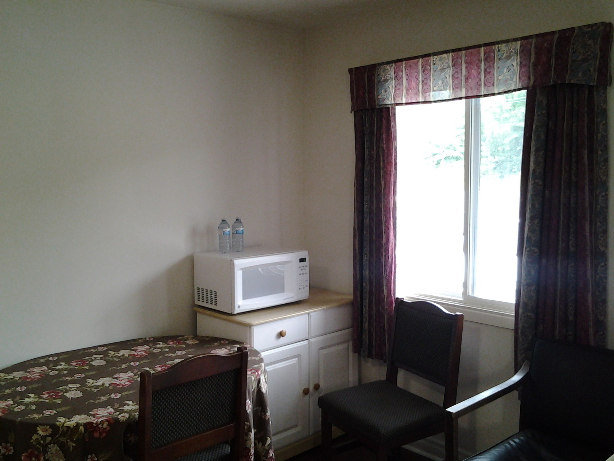Colonial Inn Motel
