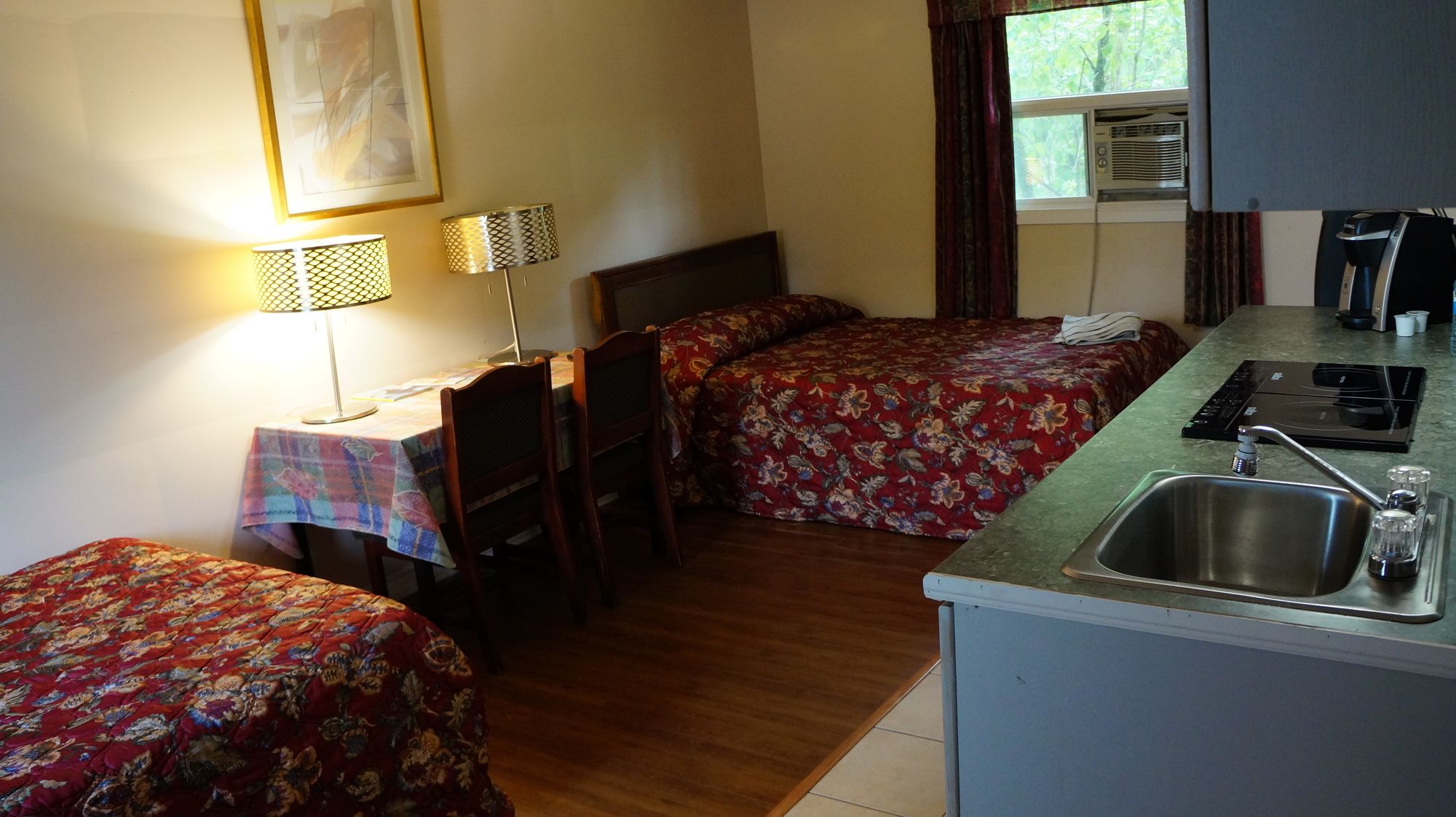 Colonial Inn Motel