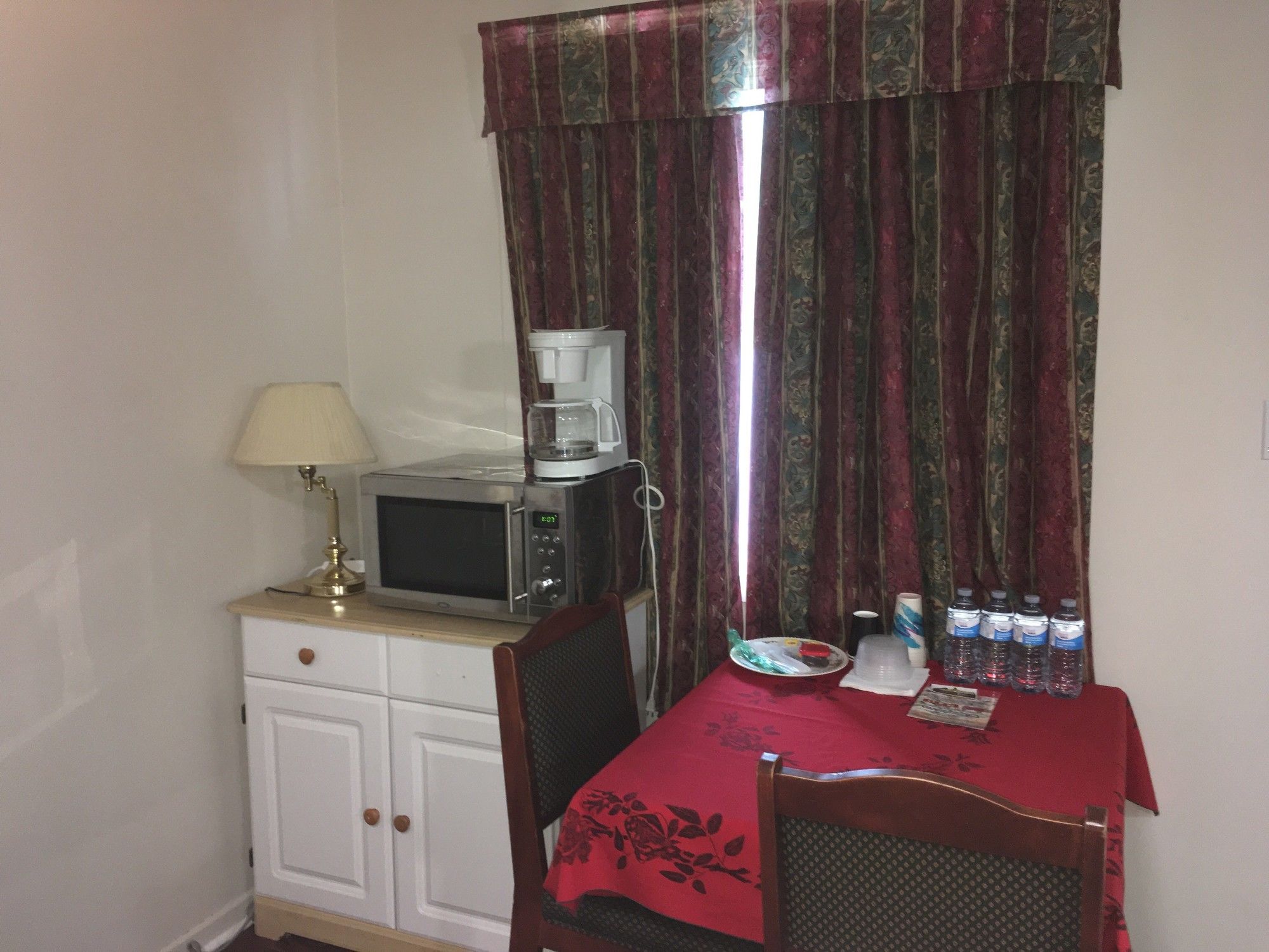 Colonial Inn Motel