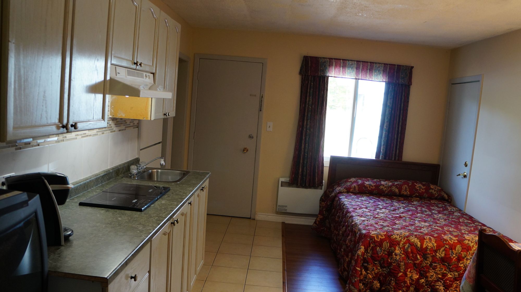 Colonial Inn Motel