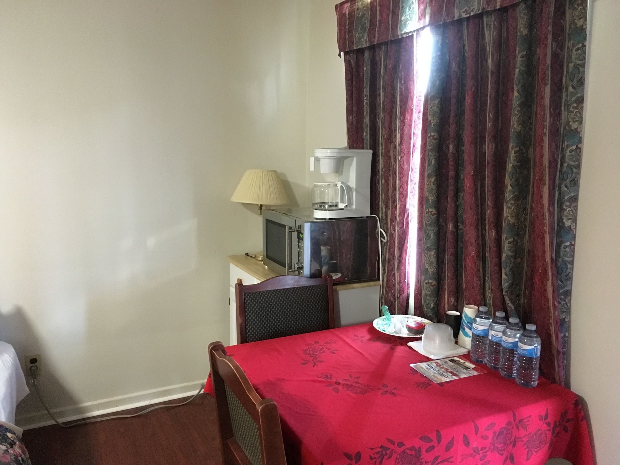 Colonial Inn Motel