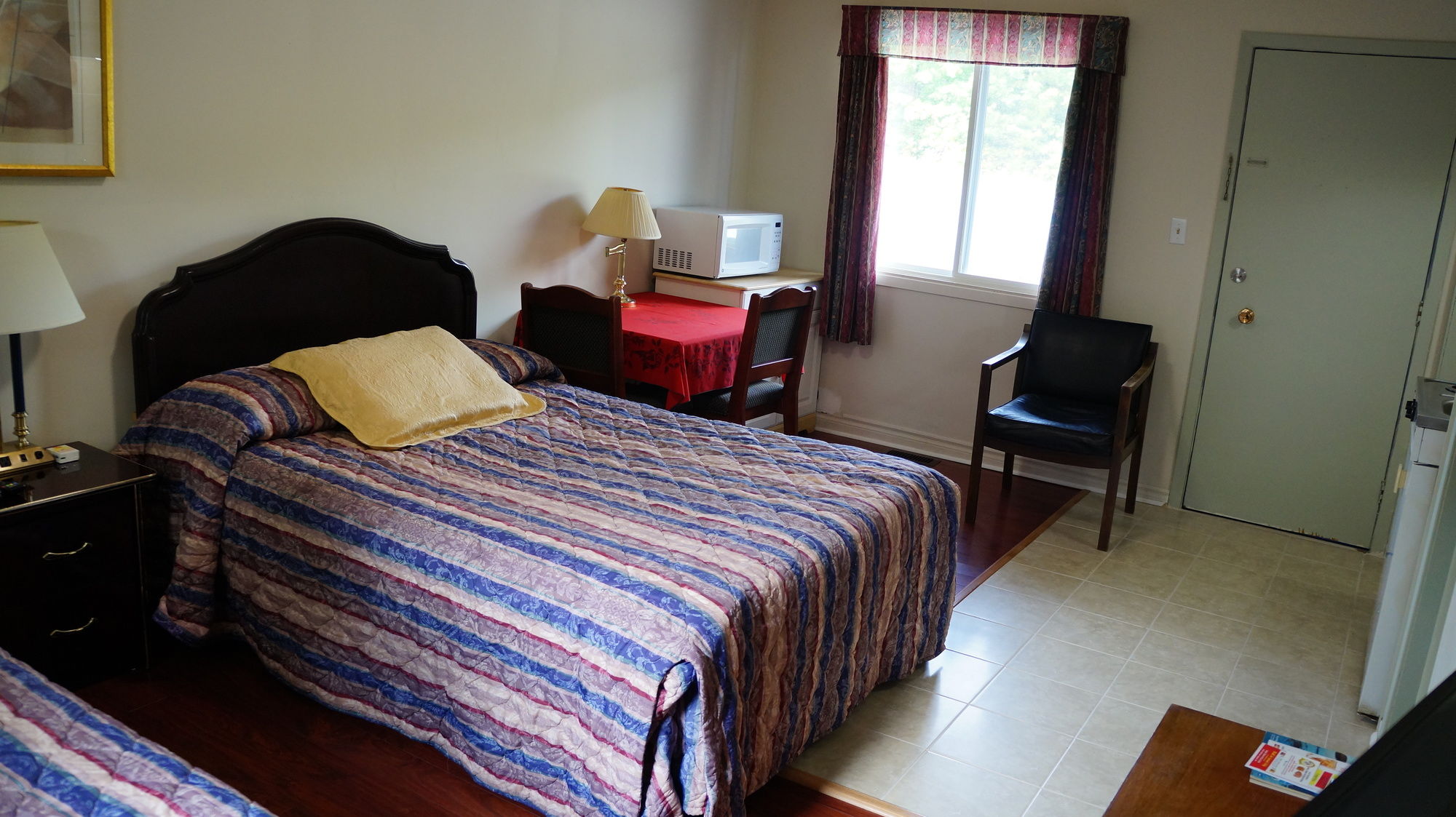 Colonial Inn Motel