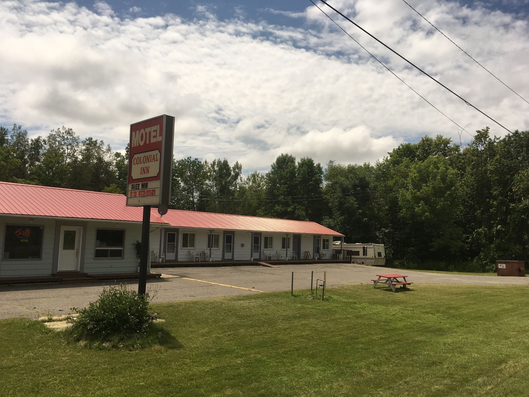 Colonial Inn Motel