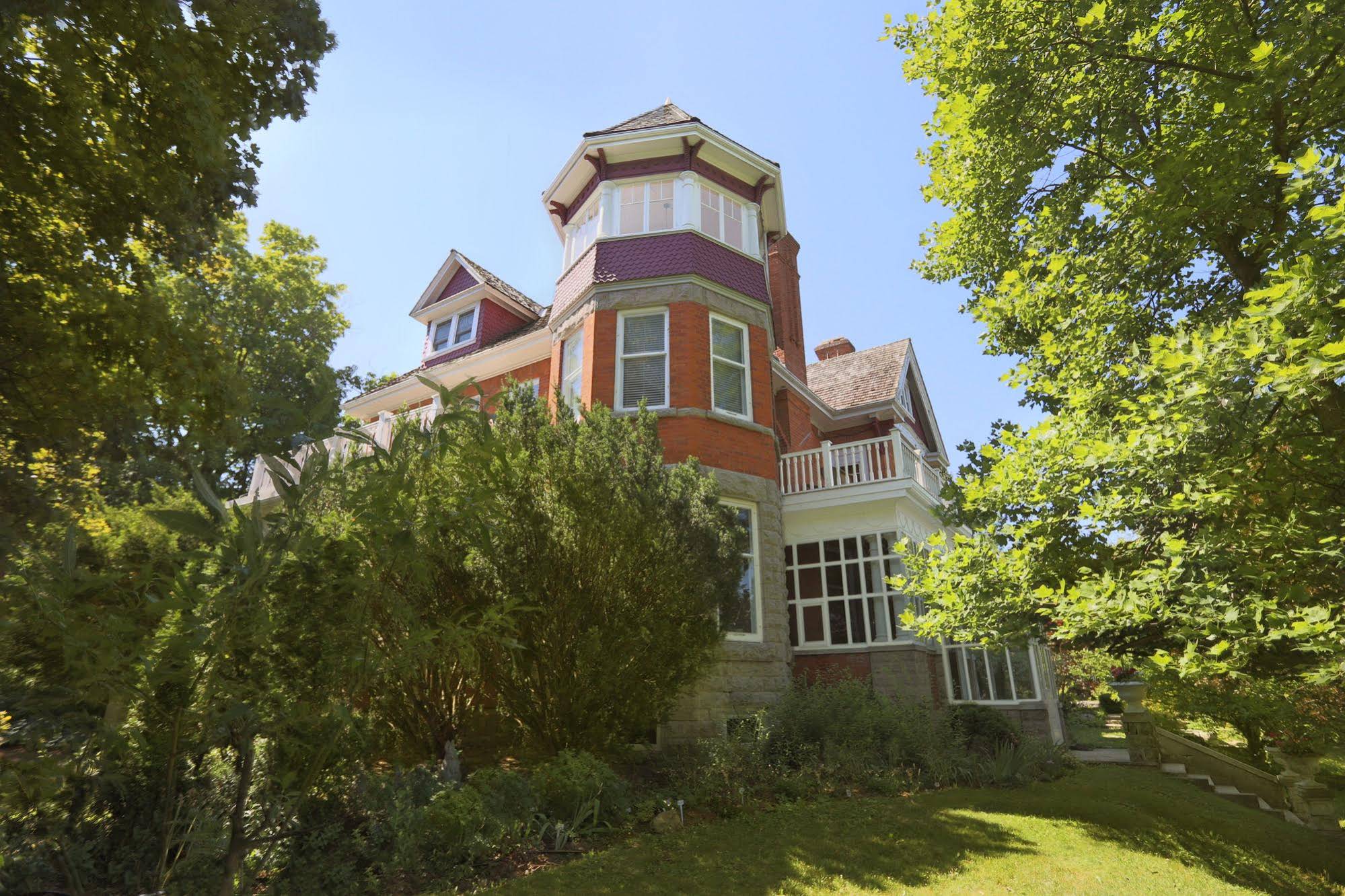Markdale Manor Bed & Breakfast