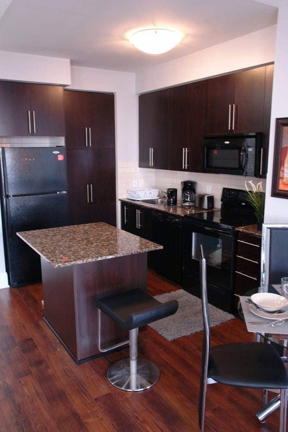 Lake View Luxury Condo by Elite Suites