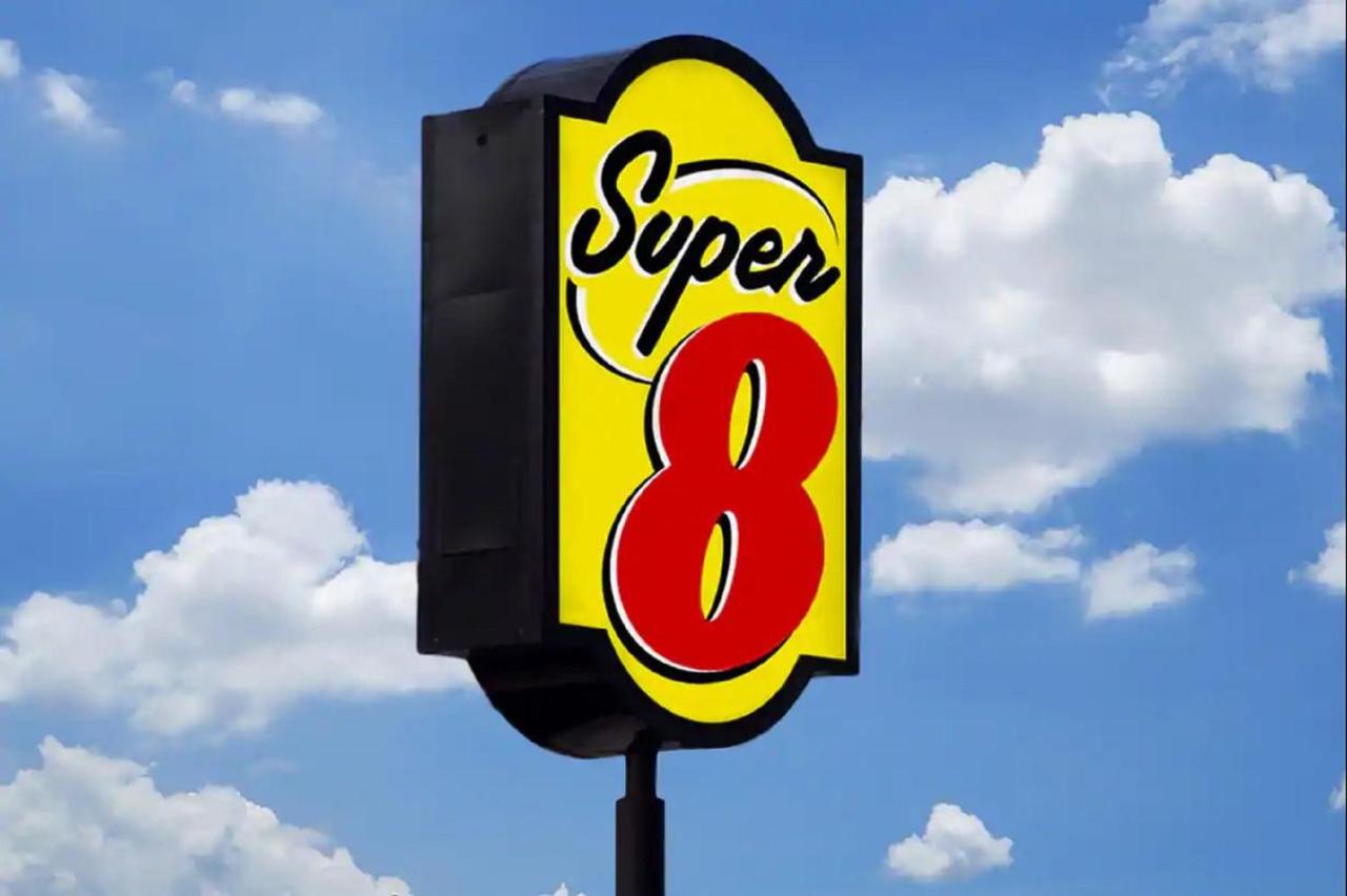 Super 8 by Wyndham Moosonee