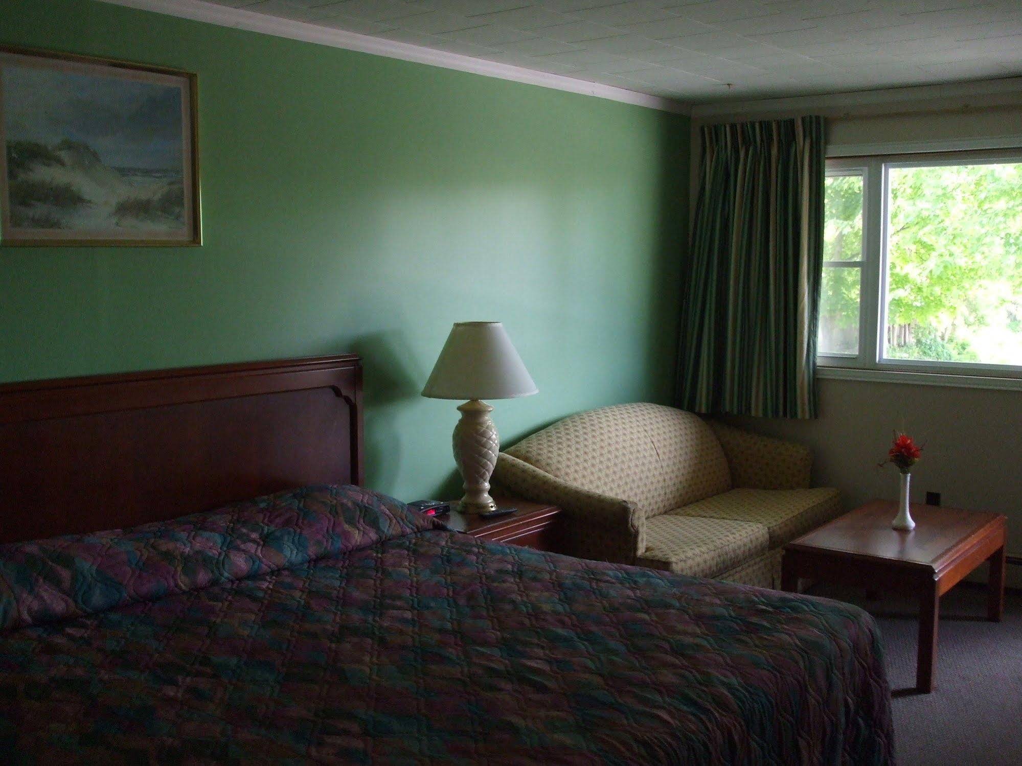 Forest Plaza Motel