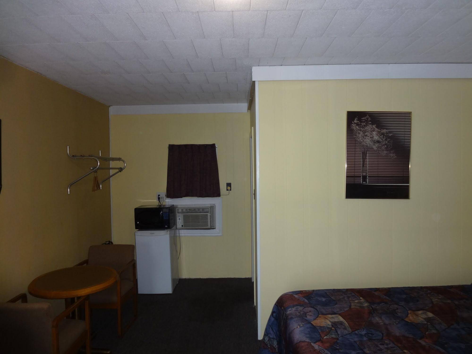 Advance Inn