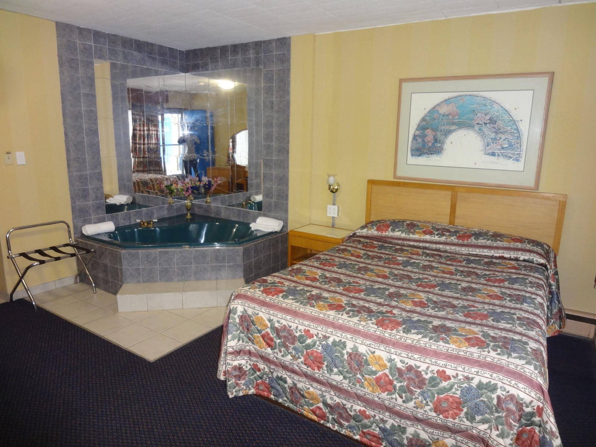 Advance Inn