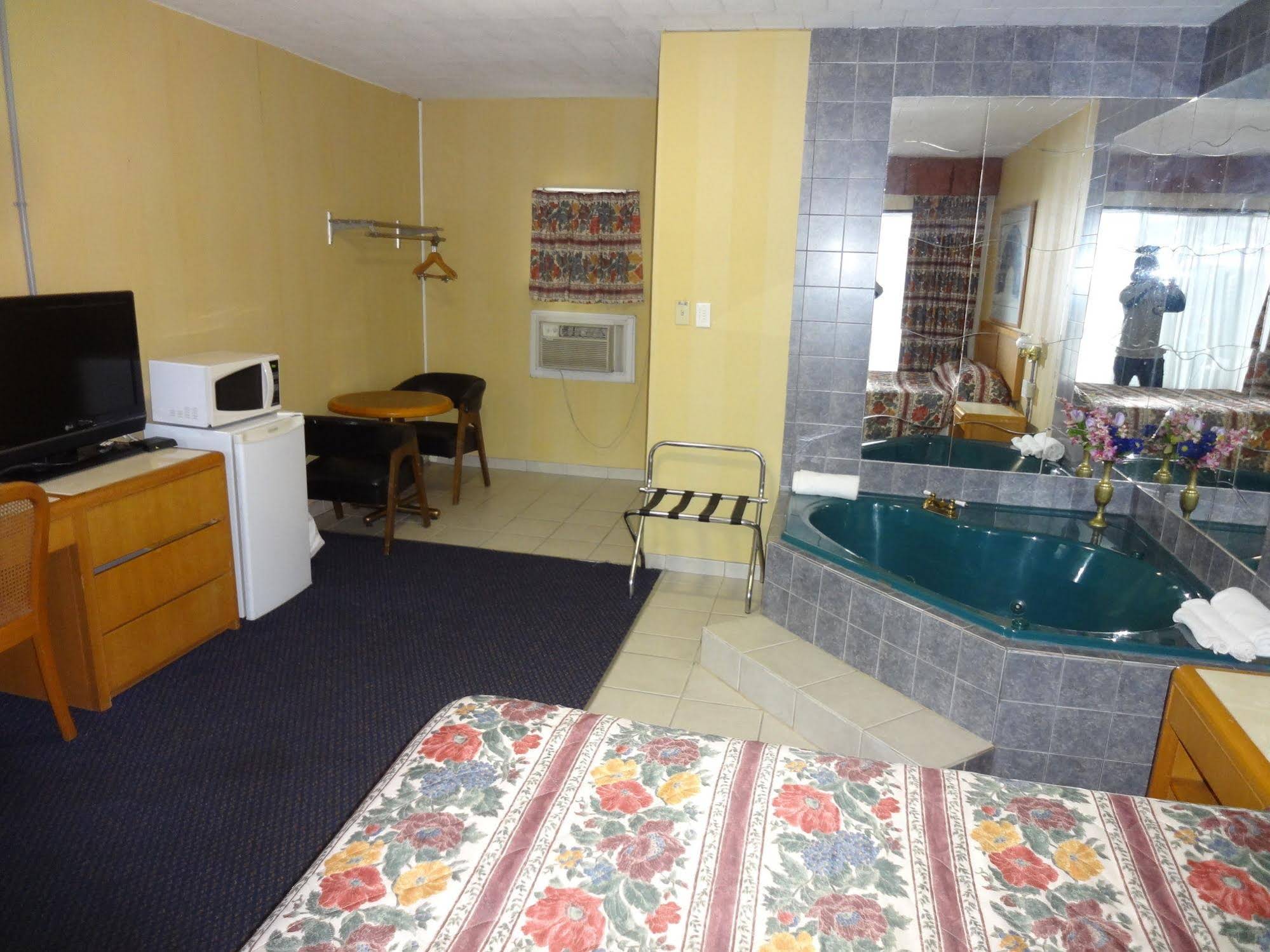 Advance Inn