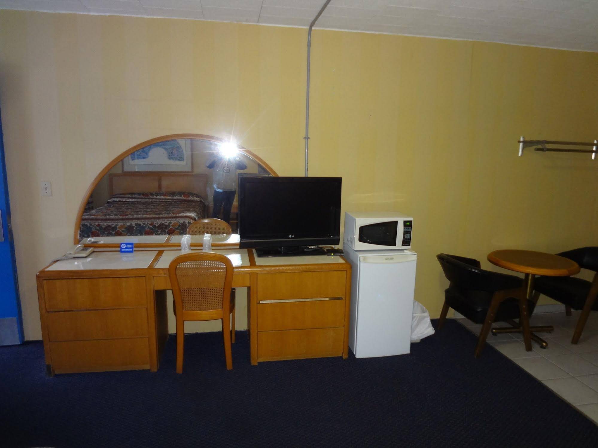 Advance Inn